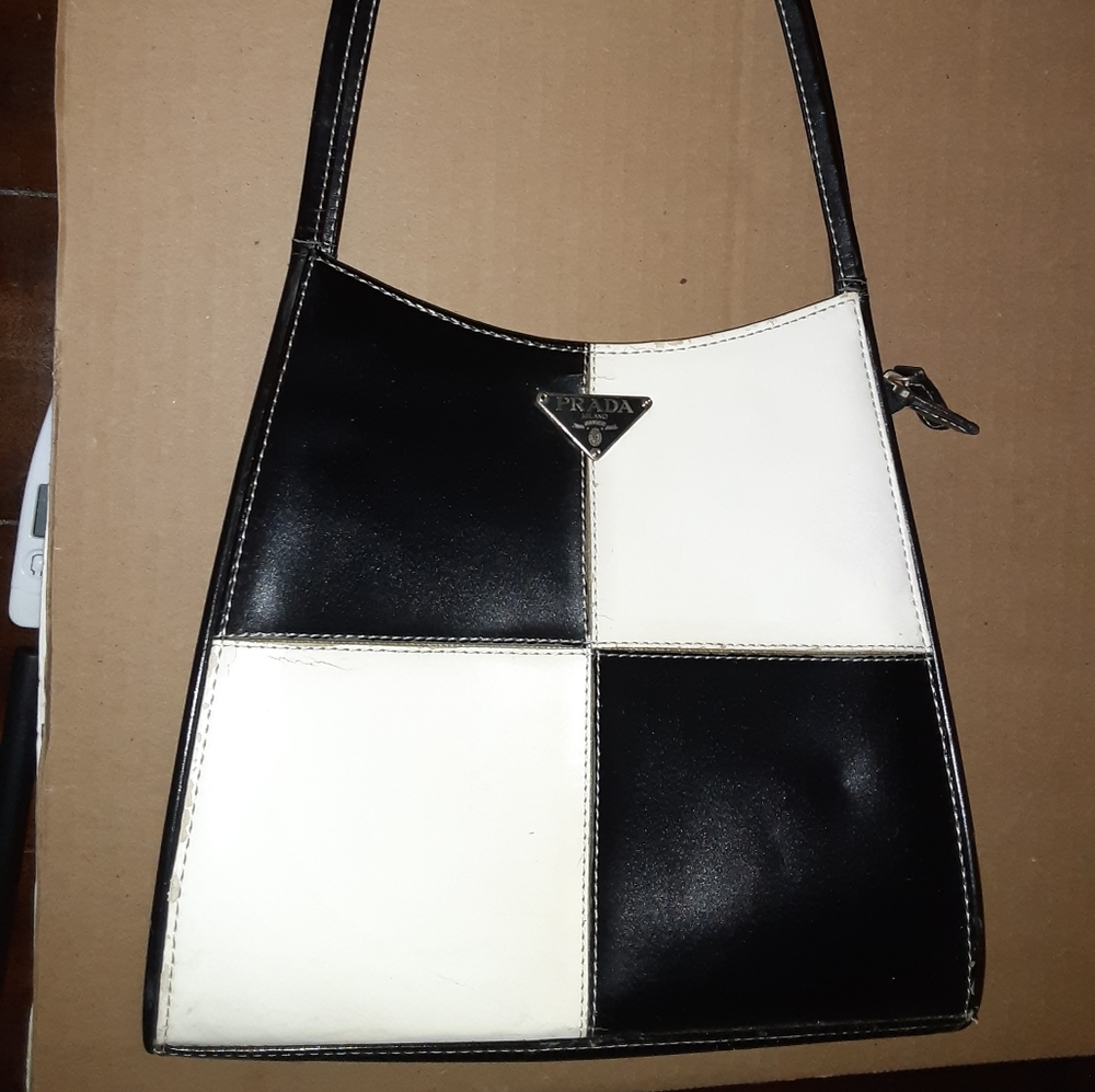Prada black and white purse with issues please read